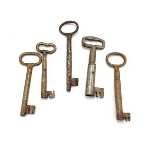 Vintage‎ Barrel Keys Lot of 5 Various Shapes & Sizes Rustic Patina